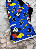 Oven Mitts. Pop Culture. D. Mickey Mouse.