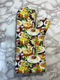 Oven mitts. Food. Pasta and Plates.