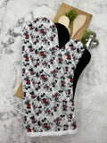 Oven Mitts. Pop Culture. D. Mickey Mouse.