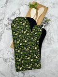 Oven mitts. Food. Avocados