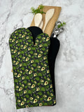 Oven mitts. Food. Avocados
