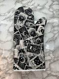 Oven mitts. Tarot Card and Cats