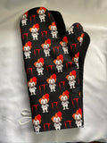 Oven mitts. Pop culture. IT