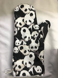 Oven mitts. Animals. Pandas