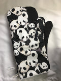 Oven mitts. Animals. Pandas