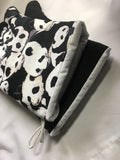 Oven mitts. Animals. Pandas