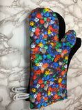 Oven mitts. Game. Dice. Realistic.