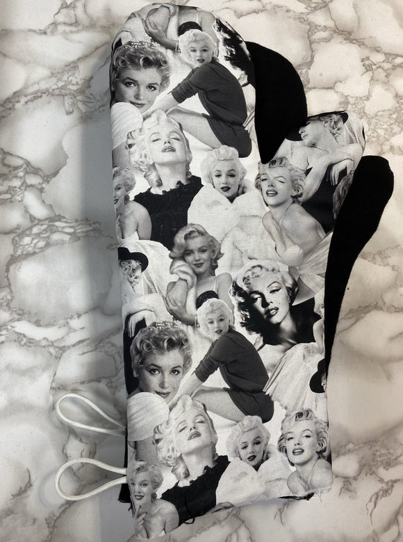 Oven mitts. Pop Culture. Marilyn Monroe. White