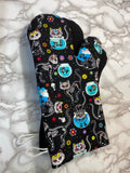 Oven mitts. Animals. Cats and fish bowls sugar skulls