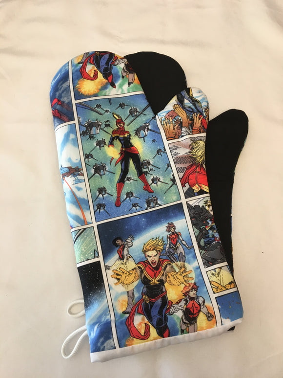 Oven mitts. Pop Culture. Captain Marvel.