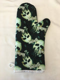 Oven mitts. Pop Culture. P