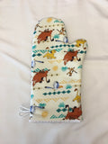 Oven Mitts. Pop Culture. D. Lion King