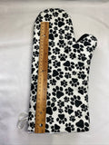 Oven mitts. Animals. Paw print on white