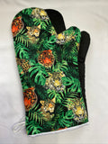Oven mitts. Animals. Jungle cats