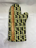 Oven mitts. Animals. Cat. Black on green