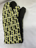 Oven mitts. Animals. Cat. Black on green