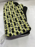 Oven mitts. Animals. Cat. Black on green