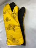 Oven mitts. Animals. Bees and cherries