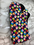 Oven mitts. Food. Cup cakes