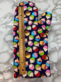 Oven mitts. Food. Cup cakes