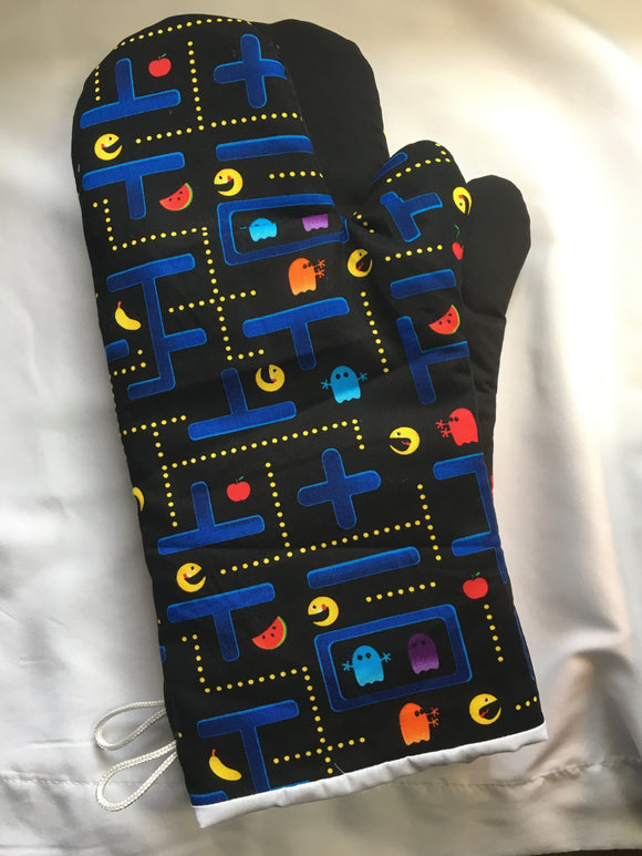 Oven mitts. Game. Packman