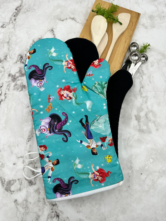 Oven Mitts. Pop Culture. D. Little Mermaid.