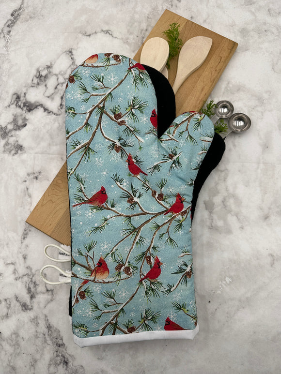 Oven Mitts. Seasonal. Winter Cardinals