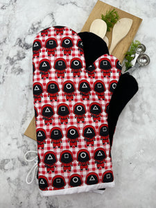 Oven Mitts. Pop Culture. Squid Games.