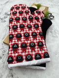 Oven Mitts. Pop Culture. Squid Games.