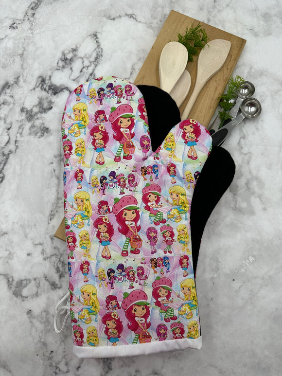 Oven Mitts. Pop Culture. Strawberry Shortcake.