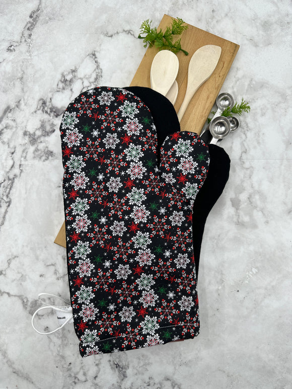 Oven Mitts. Winter. Snowflakes on black.