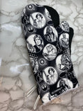 Oven Mitts. Pop Culture. Star Wars. Black and White