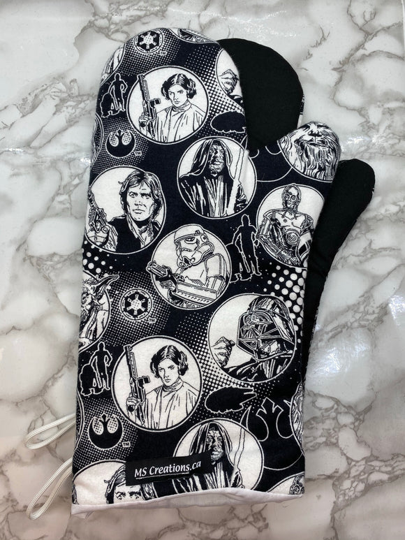 Oven Mitts. Pop Culture. Star Wars. Black and White
