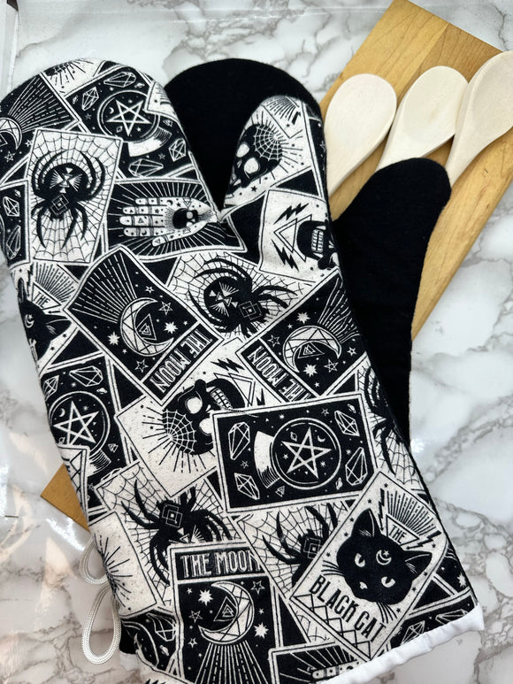 Oven mitts. Pop Culture. Tarot Card and Cats