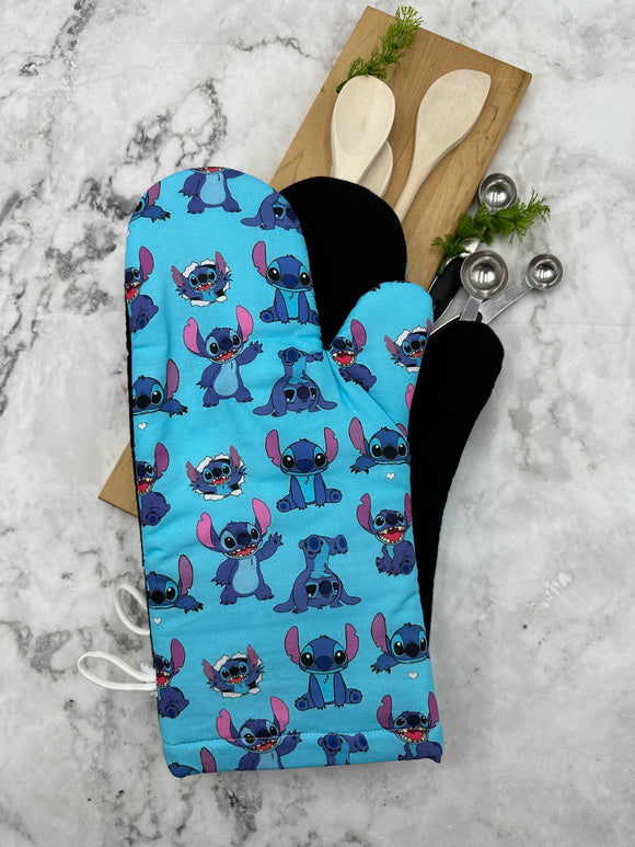 Oven Mitts. Pop Culture. D. Stitch