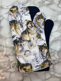 Oven mitts. Animals. Wolf. Wolves.
