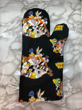 Oven mitts. Pop Culture. Looney Tunes on black