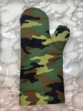 Oven mitts. Lifestyle. Camouflage. Green
