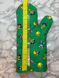 Oven mitts. Pop Culture. Looney Tunes on green