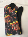 Oven mitts. Pop culture. GN