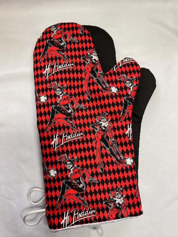 Oven mitts. Pop culture. Harley Quinn.