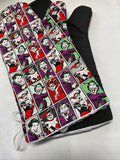 Oven mitts. Pop culture. Harley Quinn & Joker