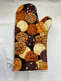 Oven mitts. Food. Cookies.