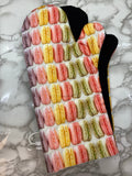 Oven mitts. Food. Macaroons