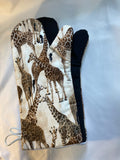 Oven mitts. Animals. Giraffes.