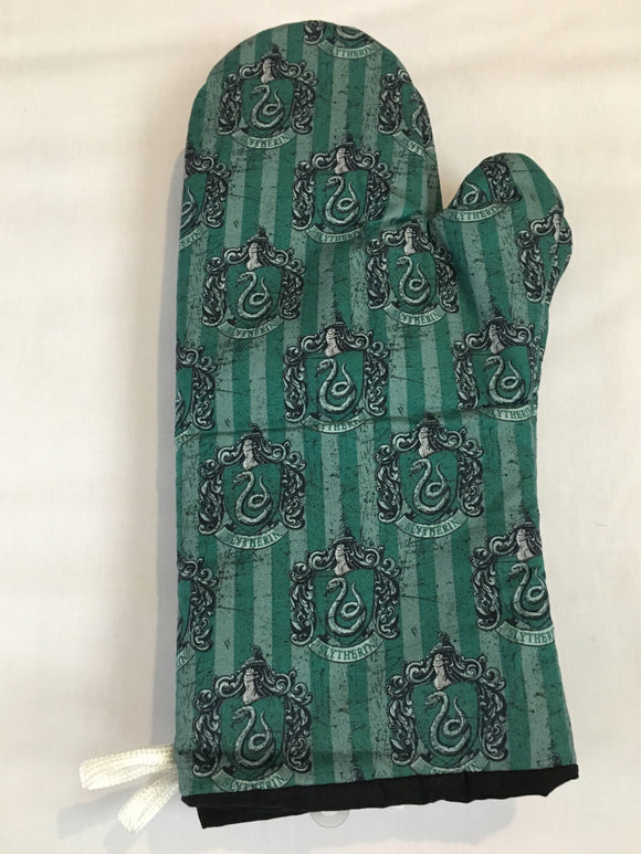 Oven mitts. Pop culture. Harry Potter Slytherin!